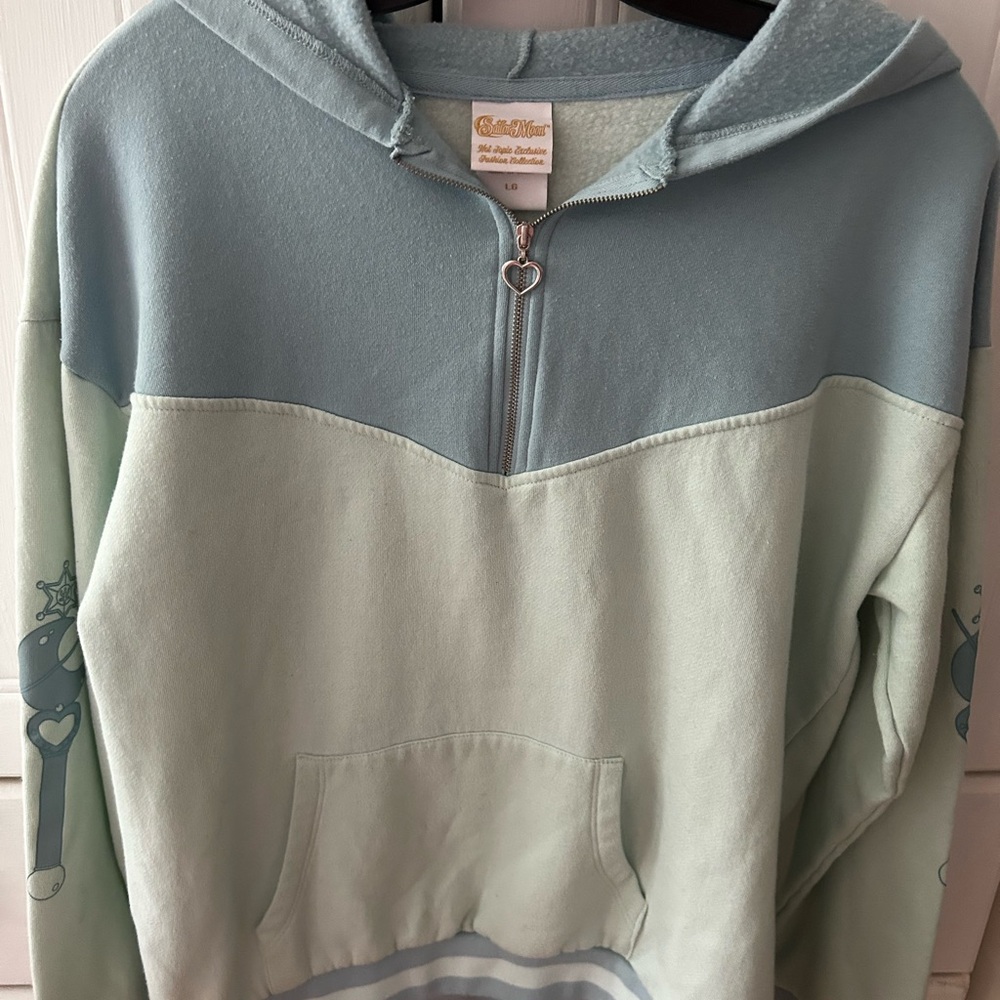 EUC SAILOR MOON HOT TOPIC Blue Graphic Hoodie W/Front Pockets Long Sleeve Silver - Picture 2 of 16